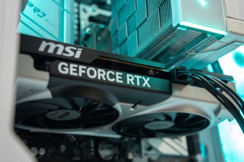 Nowy biały komputer gamingowy Ryzen 5 5600XT RTX 5060 16GB DDR4 1TB SSD Win11 Pro